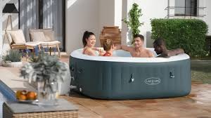 Photo Parfait pour les soirées estivales ce spa carré gonflable 6 places ...