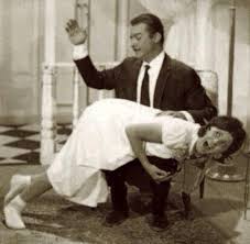 Pin By Lina Adnan1 On ممثﻻت ومطربات Egyptian Actress Comics Memes Cinema
