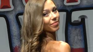 Hannah Guzik in 4K wins entire show