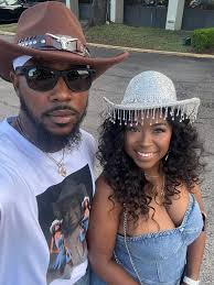 No disrespect, but I brought my own Queen to the  concert!🐝#cowboycartertour #myandcj