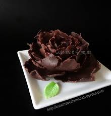 Comment Faire Une Fleur En Chocolat Plastique Fleur En Chocolat Chocolat Plastique Et Chocolat