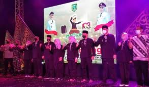 Kalau di lihat sekilas pakaian dari daerah jawa timur ini. Kota Pendekar Madiun Launching Logo Branding Baru Suara Indonesia