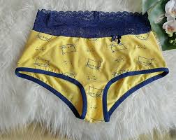 Mignon Hey J Ai Trouve Ce Super Article Sur Etsy Chez Https Www Etsy Com Ca Fr Listing 606305506 Culotte Xl Bobe Gym Shorts Womens Leg Bands Womens Shorts