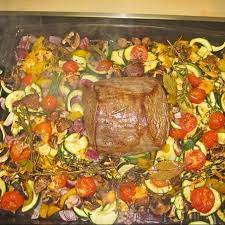 Rezept für eine herrliche jus mir schalotten und balsamico. Rinderfilet Mit Geschmortem Gemuse Aus Dem Ofen Rezept Rinderfilet Rezepte Rinderfilet Rezepte