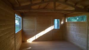 Le casette in legno abitabili una volta arredate non hanno nulla da invidiare alle tradizionali case in muratura, ed è possibile inserirvi il mobilio che preferite senza problemi, e agganciare pensili o armadi alle pareti, come si fa in una casa in muratura. Bungalow In Legno Case Abitabili In Legno Edil Legno
