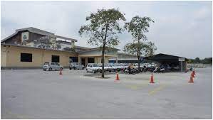 Untuk umur 21 tahun dan ke atas boleh mohon dan mendapatkan lesen e untuk memandu bas atau memandu lori. Pusat Latihan Memandu Shah Bandar Sdn Bhd Facebook
