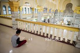 Alhamdulillah setelah hampir hapal satu surat yang agak pendek, sekarang saya bisa membaca dengan cepat mengikuti kecepatan tilawah. Memperbanyak Membaca Alquran Di Bulan Ramadhan Republika Online