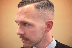 Ini dia daftar 42 model rambut pendek bergelombang yang akan membuat anda tampil beda. 17 Gaya Rambut Pria Ini Abadi Sepanjang Masa