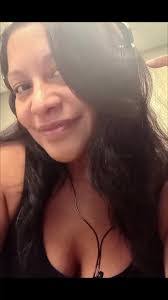 Shannon Lea's Instagram, Twitter & Facebook