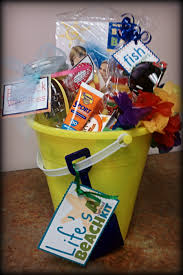 Birthday Baskets For Men Diy Gift Basket Ideas For Men Women Baby On A Budget Food Non Food Diy Gift Basket Ideas F Beach Gift Basket Summer Gift Baskets Vacation Gift Basket