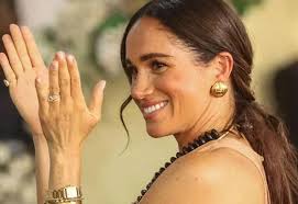 Este es el collar de Diana que usó Meghan Markle durante un viaje a Nigeria 