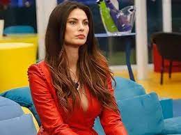 Mi trovate sull'#isola dei famosi! Big Brother Italia Dayane Mello Se Assume Bi E Confessa Paixao Por Sister 23 02 2021 Uol Tv E Famosos