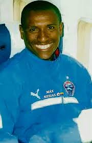 MÁX MESÍAS.......07 de Enero de 1969.⚽️ Rápido y temible atacante  Esmeraldeño...... Veloz, encarador, fuerte, astuto,dueño de una poderosa  pierna zurda. Es una leyenda en el Ídolo Chimboracence Olmedo de Riobamba,  donde es