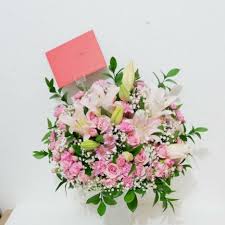 Maybe you would like to learn more about one of these? Rangkaian Bunga Meja Lily Mix Mawar