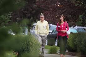 He approached her at a company picnic and asked if she would. Pkc6k Fwhyp92m