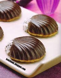 Ingredients La Pate Confiture D Abricots Noix De Coco Chocolat Noir Fondu Pepites De Chocolat Yemek Tarifleri Ascilik Leziz Yemek