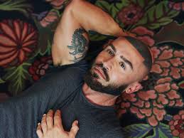 François Sagat passe à la chanson : Le porno est un art où il ne fait pas  bon vieillir