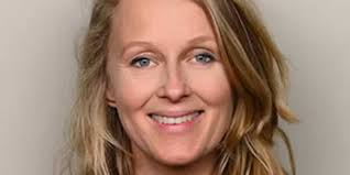 Elfanie toe Laer, podcastpresentator en redacteur arbeidsmarkt Het  Financieele Dagblad