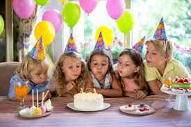 Muchos de estos juegos pueden jugarse tanto al aire libre, como en el interior de la casa o del salón de. 7 Juegos Para Divertirse En Las Fiestas De Cumpleanos Infantiles
