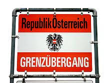 Staatsbürger aus der schweiz, liechtenstein und italien dürfen ab dienstag demnach nur noch dann nach österreich einreisen, wenn sie ein an diesen grenzübergängen wird die polizei rund um die uhr kontrollen durchführen. Osterreichische Grenzubergange In Die Nachbarstaaten Wikipedia