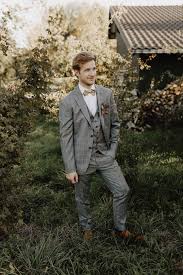 Eine Rustikale Bohohochzeit Im Landhotel Voshovel Boho Hochzeit Standesamtliche Trauung Und Brautigam Outfit