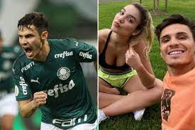 Jun 28, 2021 · palmeiras decide renovar contrato de raphael veiga até dezembro de 2024. Artilheiro E Apaixonado Raphael Veiga Esta De Bem Com A Vida Fotos R7 Fora De Jogo