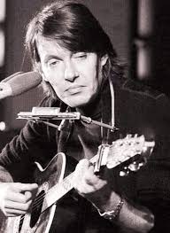 Quando la luna perde la lana e il passero la strada quando ogni angelo è  alla catena ed ogni cane abbaia prendi la tua tristezza in mano e soffiala  nel fiume vesti