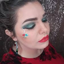Christmas makeup. This is so cute! ♥️