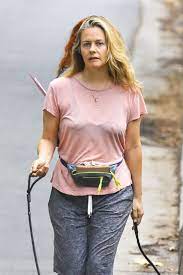 After alicia silverstone's breakout role as cher horowitz in clueless, she became one of the. Alicia Silverstone Makeup Free Hollywood Hills 10 20 2020 Celebmafia