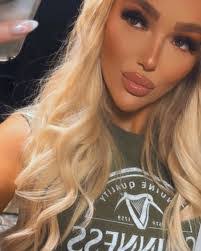 Courtney Riggs's Instagram, Twitter & Facebook