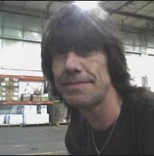 Warren Schindler's Instagram, Twitter & Facebook