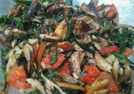 Lumuri ikan dengan air jeruk nipis dan garam. Bagaimana Cara Mengolah Tumis Tongkol Suwir Cabe Ijo Yang Menggugah Selera