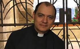 PADRE IGNACIO TAPIA