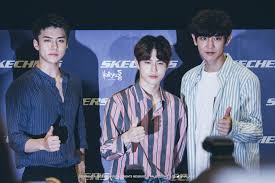 theqoo suho ve chanyeol arasında geçen bu konuşma, sanki sehun'un ebeveynleri onlarmış gibi hissettiriyor. Cover Exo Suho Chanyeol Sehun Attracted Over 5 500 Fans During Special Appearance In Singapore Hallyusg