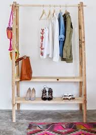Garderobe Aus Zwei Leitern Ein Simpler Selbermachen Tipp Zur Flur Gestaltung Aufbewahrung Selbstgemacht Diy Schuhaufbewahrung Kleideraufbewahrung Ohne Schrank