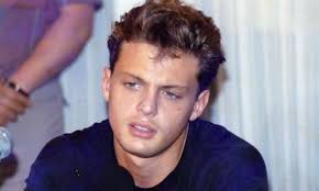 Daría mi carrera por tener a mi familia en una cena de navidad”: la triste  confesión de Luis Miguel a los 18 - La Tercera