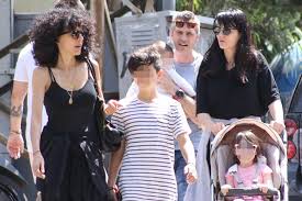 Γίνετε μέλος στο facebook για να συνδεθείτε με τον/την μαριος αθανασιου και άλλους που μπορεί να. Marios A8anasioy Bolta Me Ta Paidia Toy Th Syntrofo Toy Kai Th Maria Solwmoy Vipnews