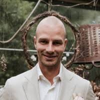 400+ "Robert Van" profiles