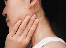 Hal ini dapat ditemukan di kulit seperti (kista sebaceous atau jerawat) atau bisa juga berasal untuk pemesanan qnc jelly gamat sebagai cara ampuh menghilangkan benjolan di leher kiri bisa melalui Cara Menghilangkan Benjolan Di Leher Kiri Kahanan
