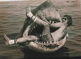 Steven Spielberg Jaws Filminde Kullanilan Mekanik Kopek Baliginin Icindeyken Korku Filmleri Fotograf Sinema Tarihi