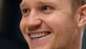 Chris tar bilder for folk til Tinder