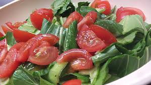 Pak Choi Salat Mit Tomaten Fruhlingszwiebeln Und Peperoni Von Cologne4711 Chefkoch Rezept Salat Salate Rezepte Gesund Pak Choi