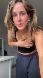 Elisa Barron's Instagram, Twitter & Facebook