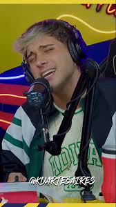 🎶 ella me tiene en sus manos, ella me tiene en sua labios 🎶 Edgar Efrain  Fuentes 💖mas conocido como Gary, el angel que canta 🎤 "Cuando ella  quiere" incluido en su