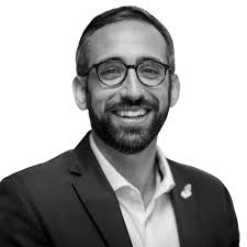 Progressives' Teamwork Beats a Crowded Field