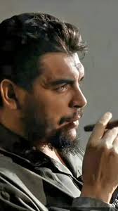 إذا كان لديك غرور .....يجعلك تتجاهلني أنا لدي كبرياء يجعلني. .أنسى من أنت.  تشي جيفارا 💜