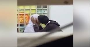 Hari pertama sekolah siswi teladan vs bandel situasi canggung di sekolah ala 123 go school. Video Memalukan Aksi Maksiat Pelajar Sekolah Menengah Di Tempat Terbuka Akukaya