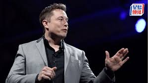 马斯克出席经济论坛预言AI今年将超越人类Optimus机械人最快明年发售