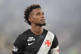 Pleno do STJD mantém absolvição de Thiago Mendes, que poderá jogar contra o Athletico-PR