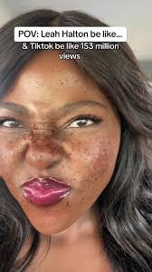 Leah Burroughs's Instagram, Twitter & Facebook